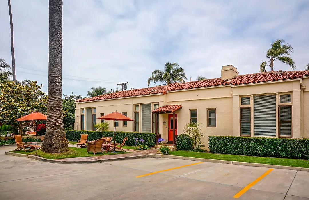 Harbor House Inn-1